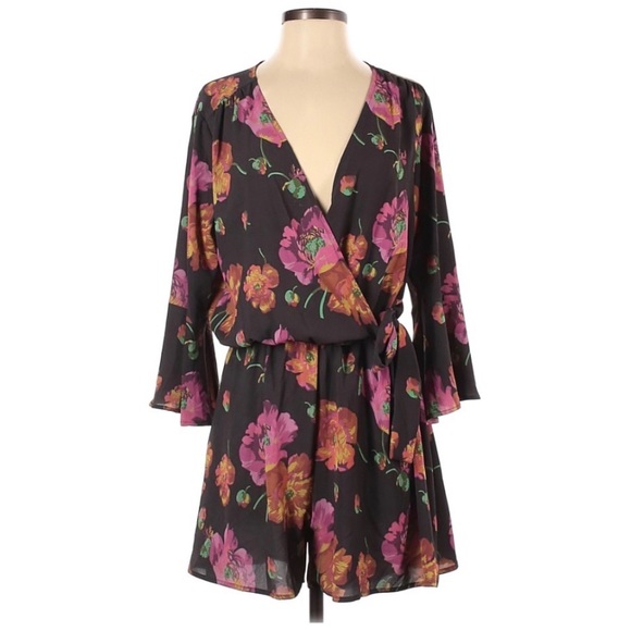 Highline Other - 🌸🌺Highline Floral Shorts Romper